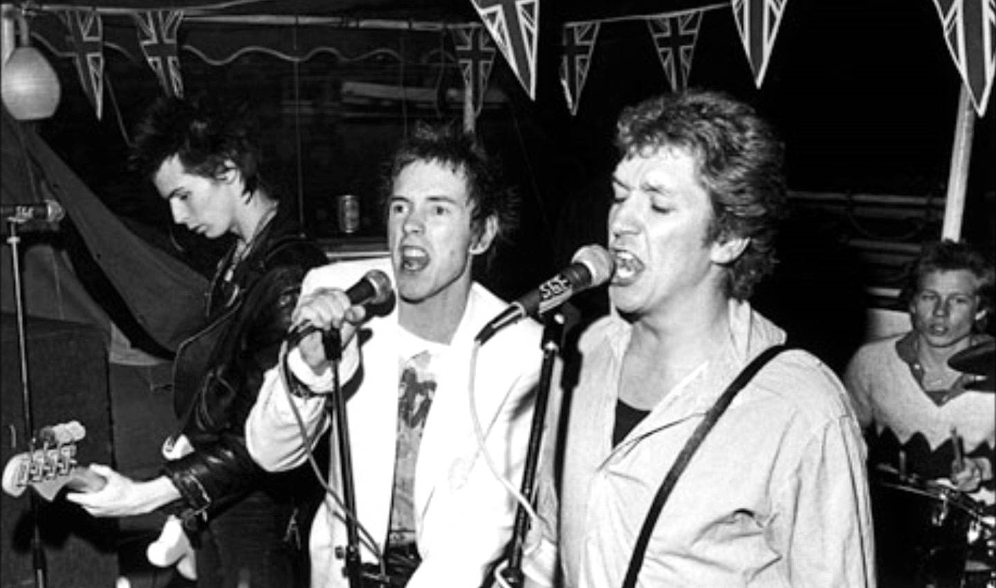 27.05.16, Worley, The Sex Pistols at Reading (Richard Boon) - Sex Pistols playing Pretty Vacant, June 7th 1977